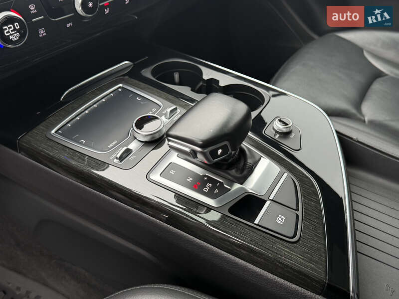 Внедорожник / Кроссовер Audi Q7 2016 в Киеве