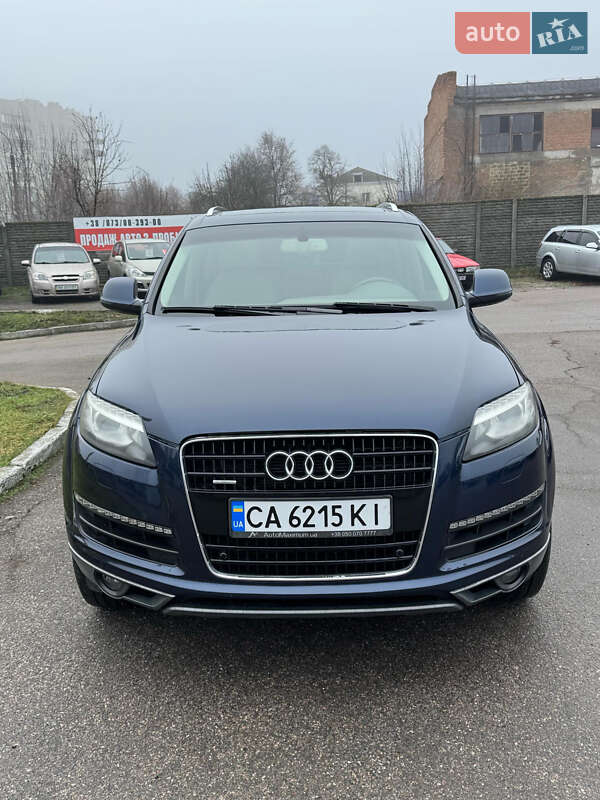 Внедорожник / Кроссовер Audi Q7 2013 в Каменке
