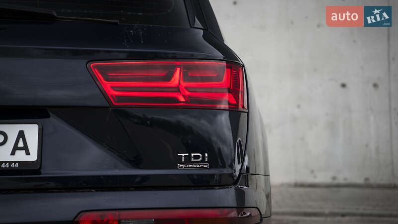 Внедорожник / Кроссовер Audi Q7 2017 в Киеве