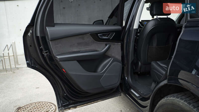 Внедорожник / Кроссовер Audi Q7 2017 в Киеве