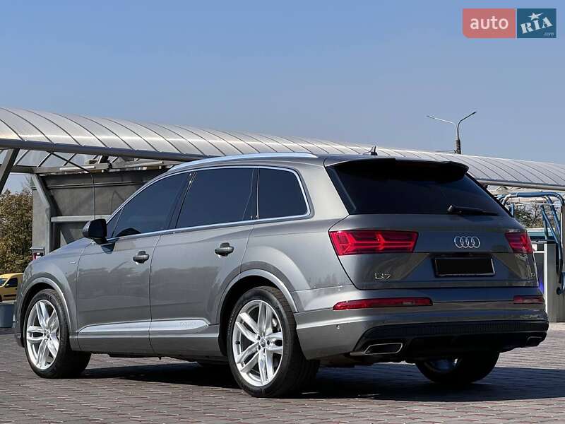 Внедорожник / Кроссовер Audi Q7 2015 в Днепре