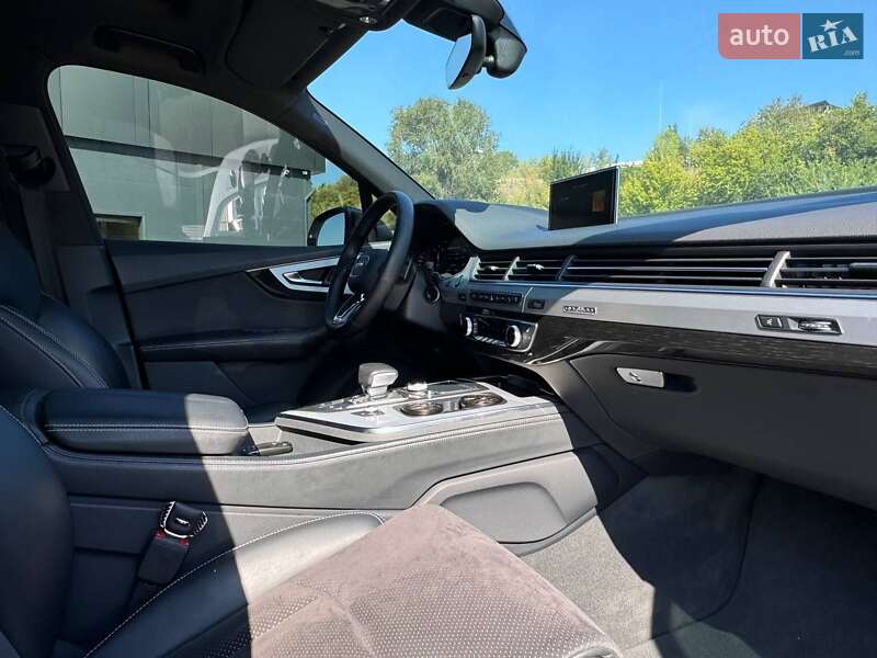 Внедорожник / Кроссовер Audi Q7 2015 в Днепре