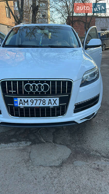 Внедорожник / Кроссовер Audi Q7 2013 в Коростене