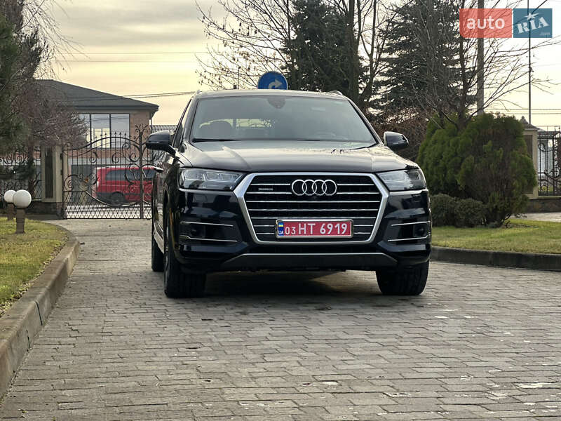 Внедорожник / Кроссовер Audi Q7 2017 в Сарнах
