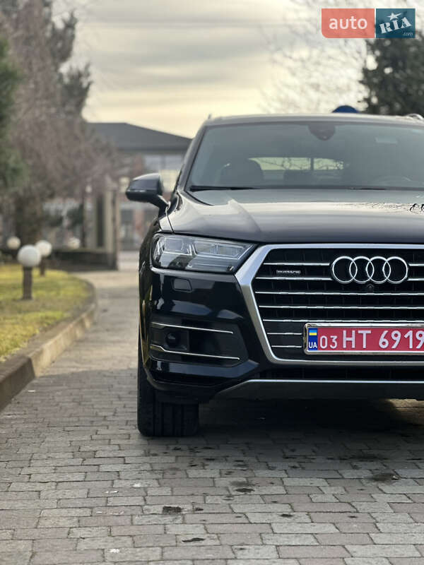Внедорожник / Кроссовер Audi Q7 2017 в Сарнах