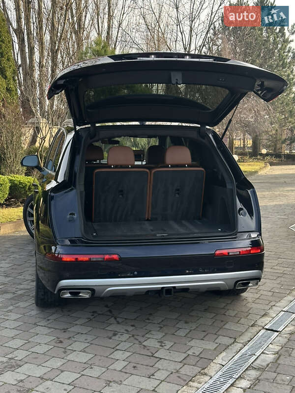 Внедорожник / Кроссовер Audi Q7 2017 в Сарнах