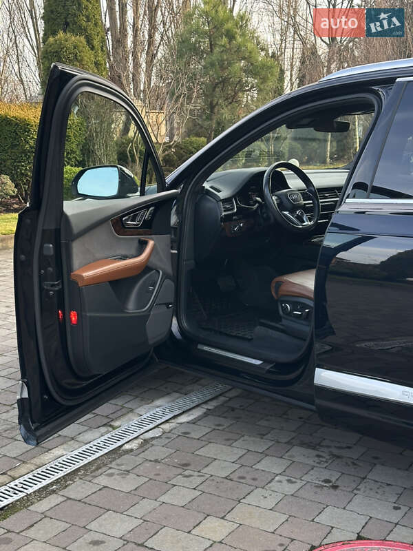 Внедорожник / Кроссовер Audi Q7 2017 в Сарнах