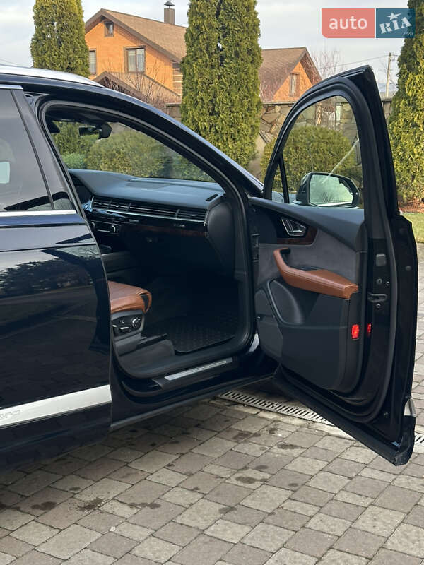 Внедорожник / Кроссовер Audi Q7 2017 в Сарнах