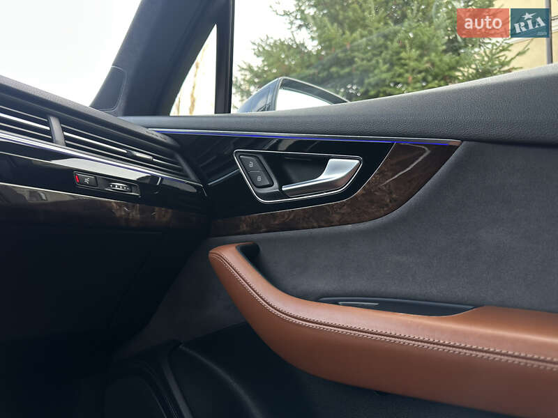 Внедорожник / Кроссовер Audi Q7 2017 в Сарнах