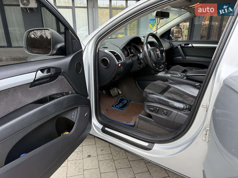 Внедорожник / Кроссовер Audi Q7 2006 в Новояворовске