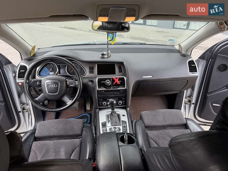 Внедорожник / Кроссовер Audi Q7 2006 в Новояворовске