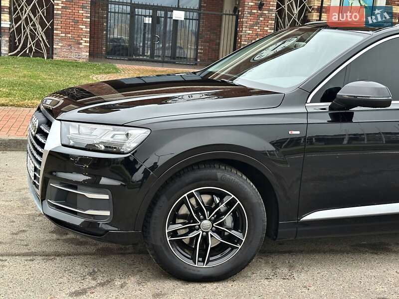 Внедорожник / Кроссовер Audi Q7 2016 в Киеве
