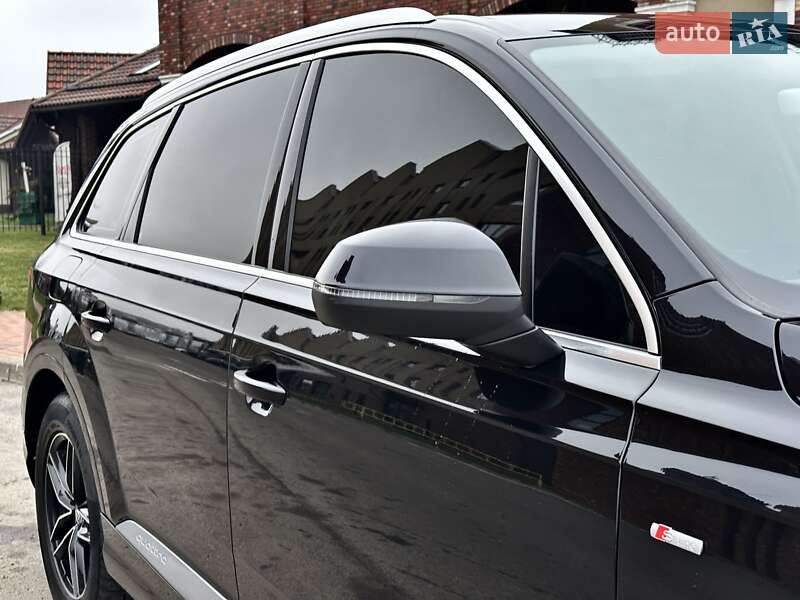 Внедорожник / Кроссовер Audi Q7 2016 в Киеве