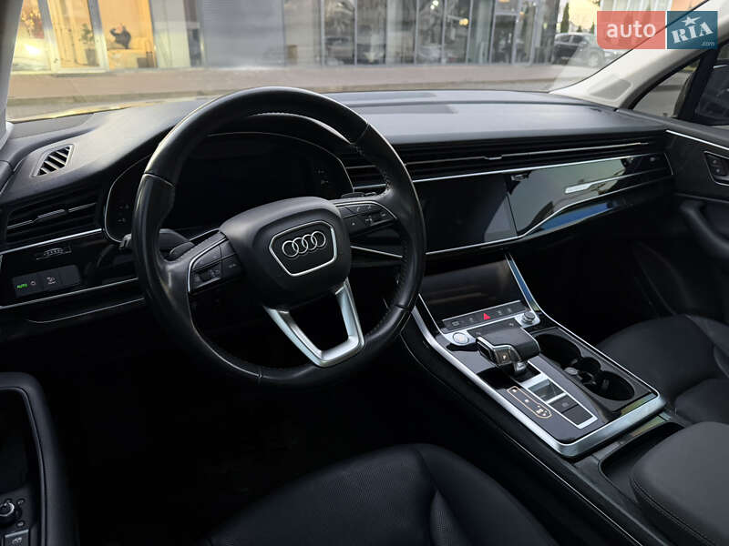 Внедорожник / Кроссовер Audi Q7 2020 в Новояворовске
