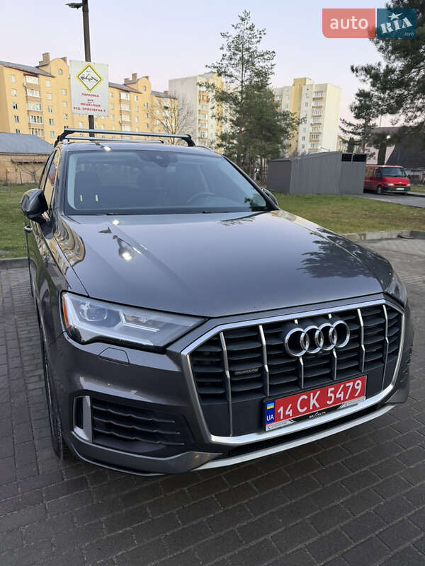 Внедорожник / Кроссовер Audi Q7 2020 в Новояворовске