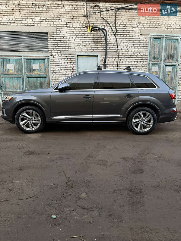 Внедорожник / Кроссовер Audi Q7 2020 в Новояворовске