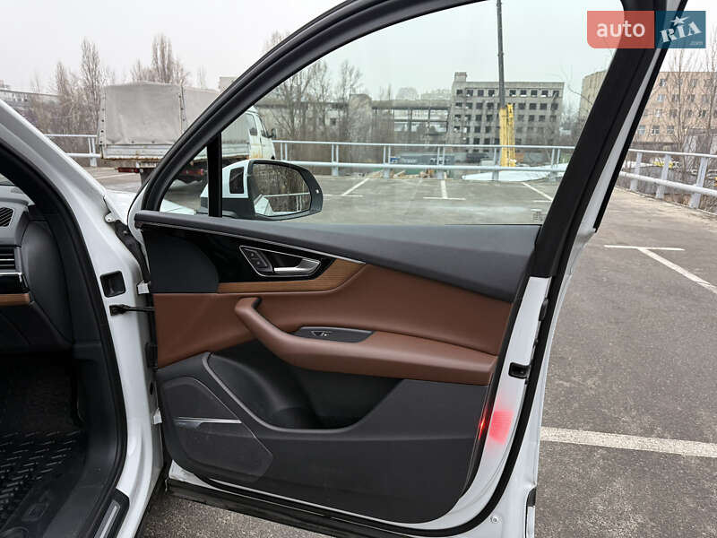 Внедорожник / Кроссовер Audi Q7 2016 в Киеве