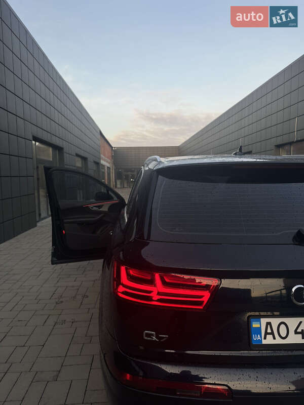 Внедорожник / Кроссовер Audi Q7 2015 в Тячеве