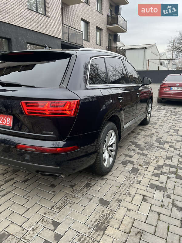 Внедорожник / Кроссовер Audi Q7 2017 в Ужгороде