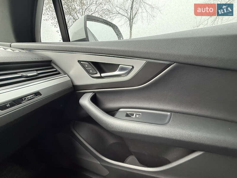 Внедорожник / Кроссовер Audi Q7 2016 в Кривом Роге