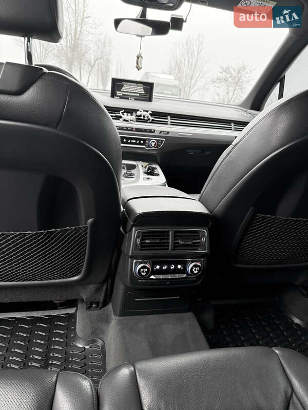 Внедорожник / Кроссовер Audi Q7 2016 в Кривом Роге