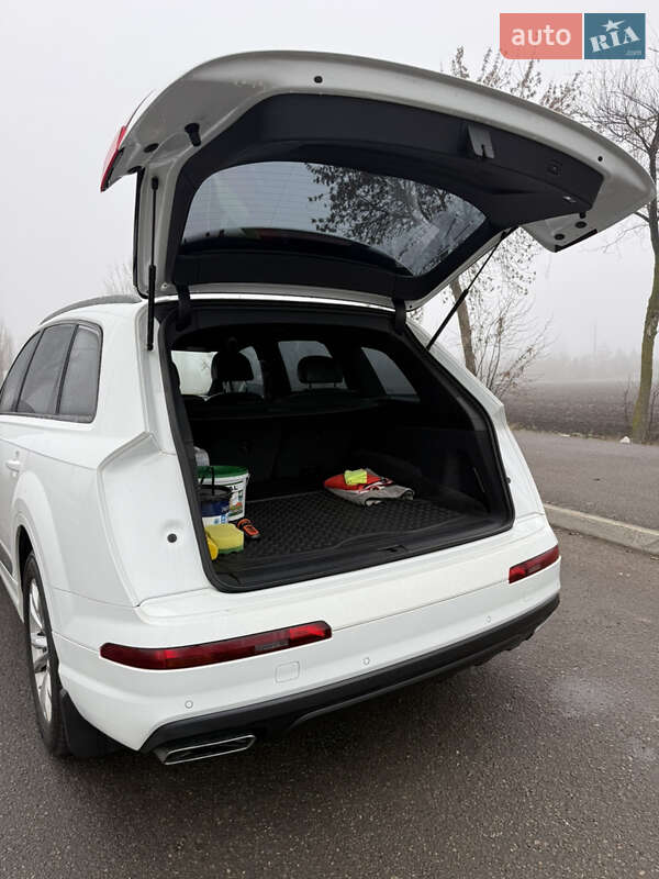 Внедорожник / Кроссовер Audi Q7 2016 в Кривом Роге