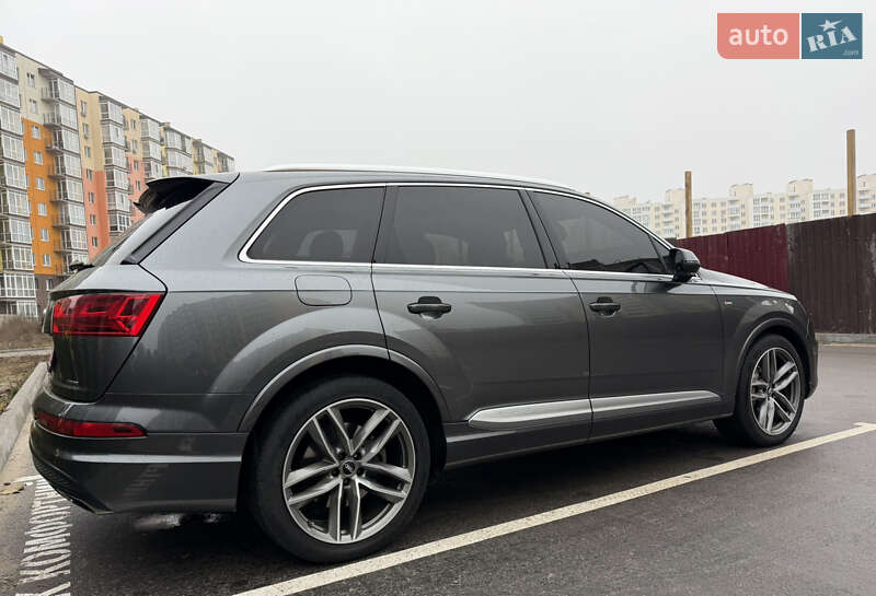Внедорожник / Кроссовер Audi Q7 2015 в Чернигове