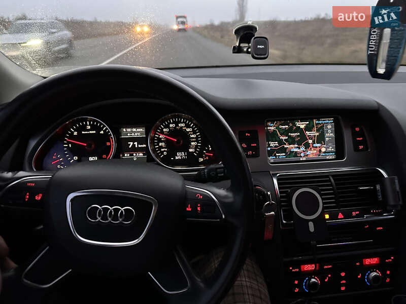 Внедорожник / Кроссовер Audi Q7 2012 в Брошневе-Осаде