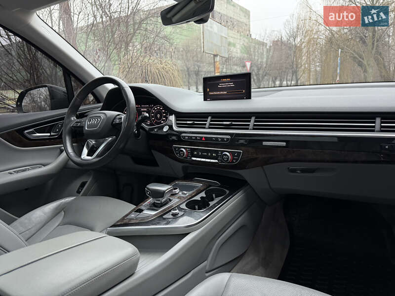 Внедорожник / Кроссовер Audi Q7 2017 в Днепре