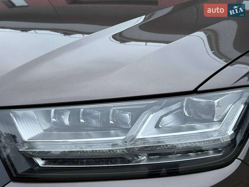 Внедорожник / Кроссовер Audi Q7 2017 в Ровно