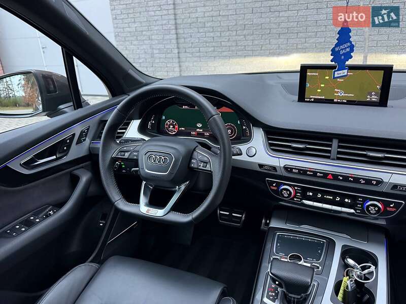 Внедорожник / Кроссовер Audi Q7 2017 в Ровно