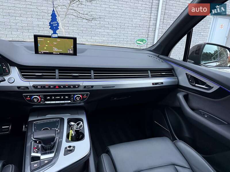 Внедорожник / Кроссовер Audi Q7 2017 в Ровно