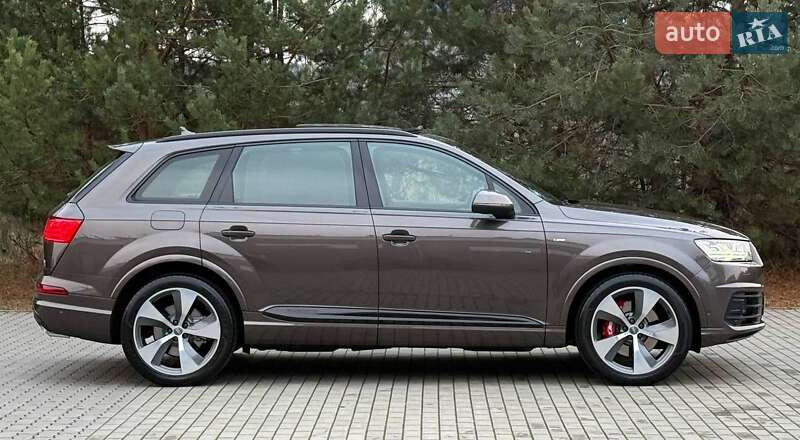 Внедорожник / Кроссовер Audi Q7 2017 в Ровно