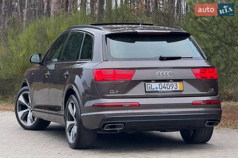 Внедорожник / Кроссовер Audi Q7 2017 в Ровно