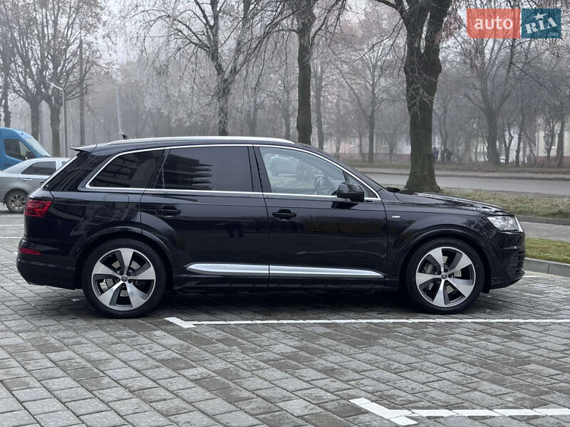 Внедорожник / Кроссовер Audi Q7 2017 в Ровно
