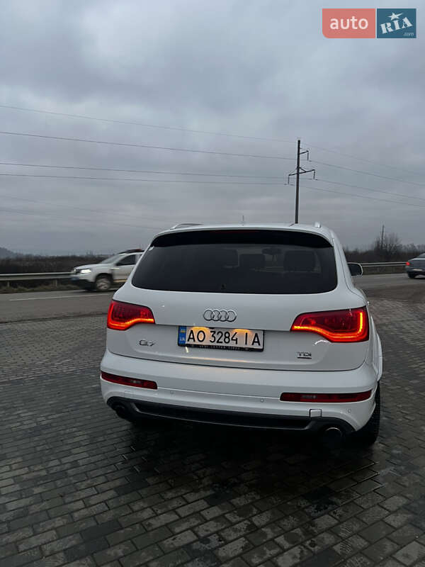 Внедорожник / Кроссовер Audi Q7 2012 в Хусте