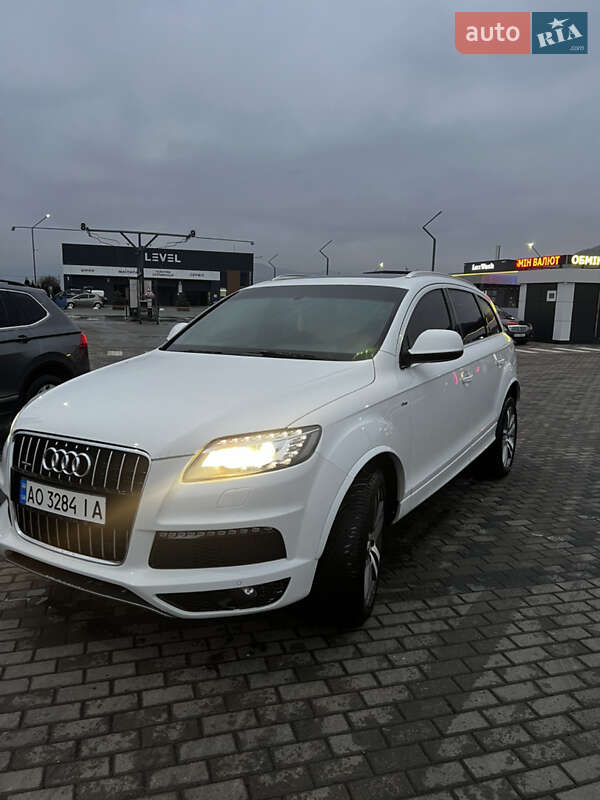 Внедорожник / Кроссовер Audi Q7 2012 в Хусте