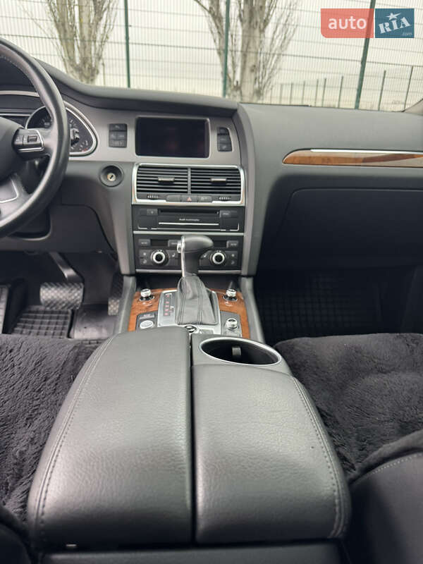 Внедорожник / Кроссовер Audi Q7 2015 в Измаиле