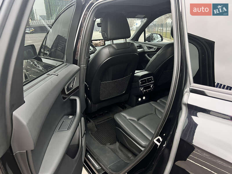 Внедорожник / Кроссовер Audi Q7 2019 в Киеве