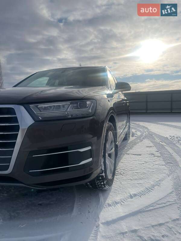Внедорожник / Кроссовер Audi Q7 2016 в Оратове