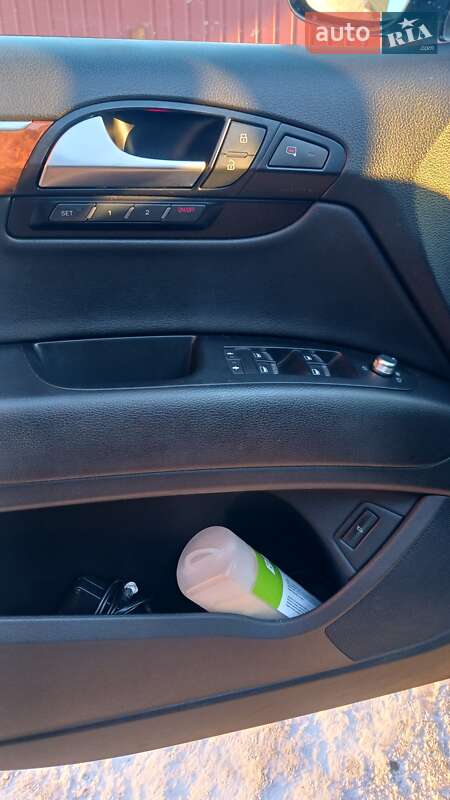 Внедорожник / Кроссовер Audi Q7 2015 в Новояворовске