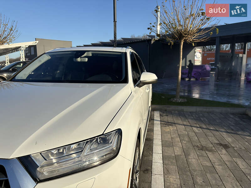 Позашляховик / Кросовер Audi Q7 2015 в Луцьку