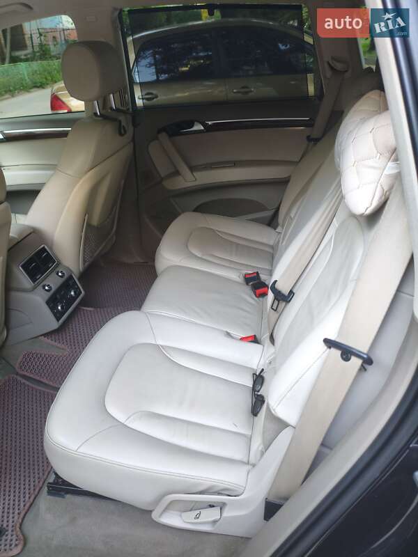 Позашляховик / Кросовер Audi Q7 2012 в Полтаві