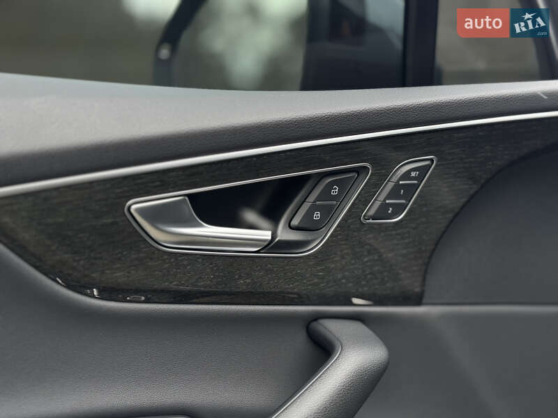 Внедорожник / Кроссовер Audi Q7 2020 в Киеве