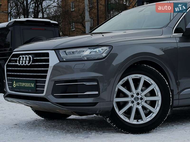 Внедорожник / Кроссовер Audi Q7 2015 в Киеве
