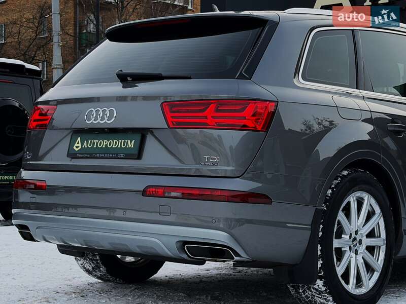 Внедорожник / Кроссовер Audi Q7 2015 в Киеве