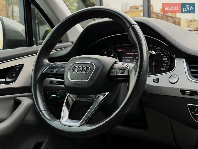 Внедорожник / Кроссовер Audi Q7 2015 в Киеве