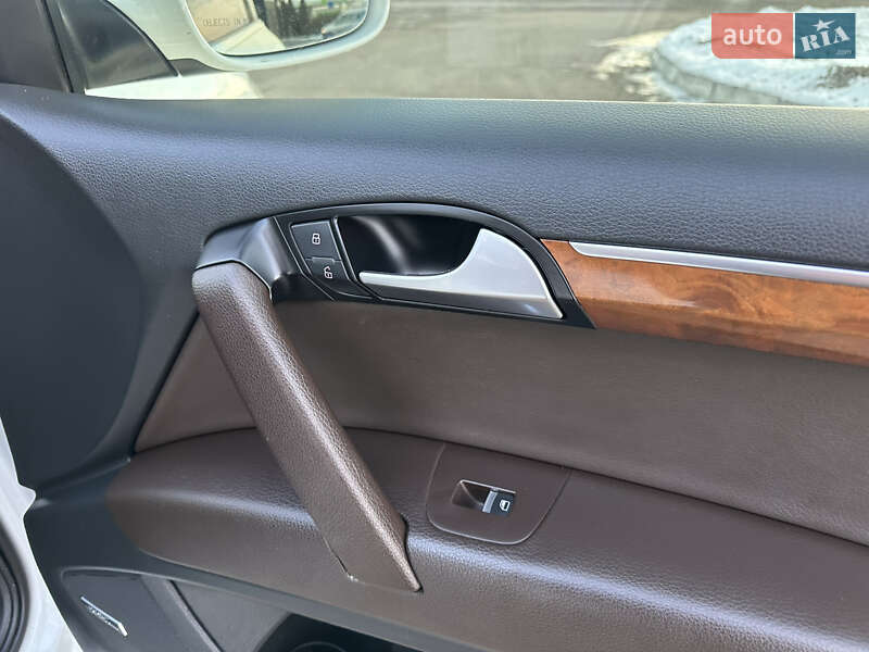 Позашляховик / Кросовер Audi Q7 2014 в Дубні