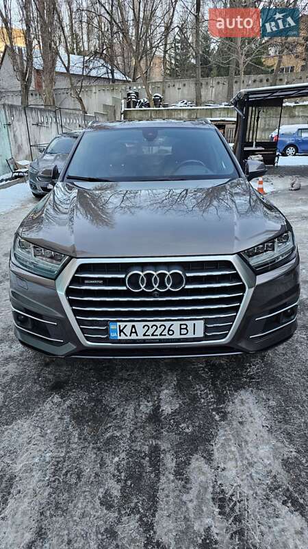 Внедорожник / Кроссовер Audi Q7 2016 в Киеве