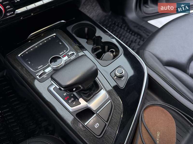Позашляховик / Кросовер Audi Q7 2018 в Вінниці